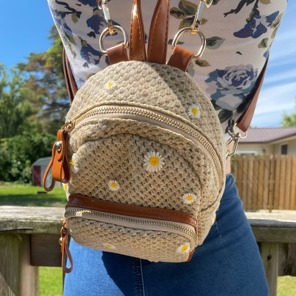 Cute mini summer backpack ☀️ - Picture 6 of 7